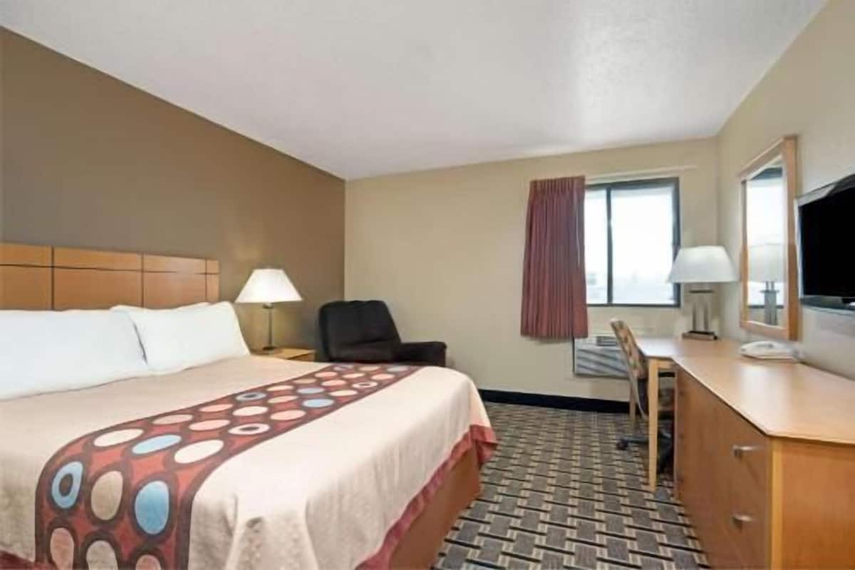 Desk, free WiFi, bed sheets