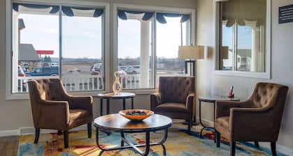 Super 8 by Wyndham Owatonna