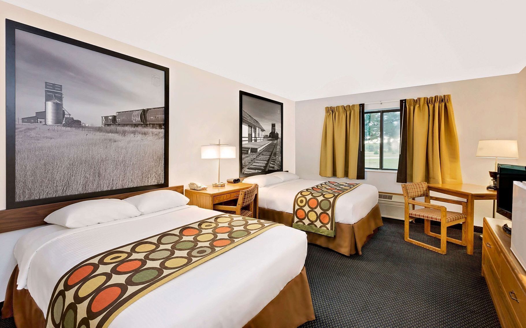 Artículos del minibar gratis y escritorio 