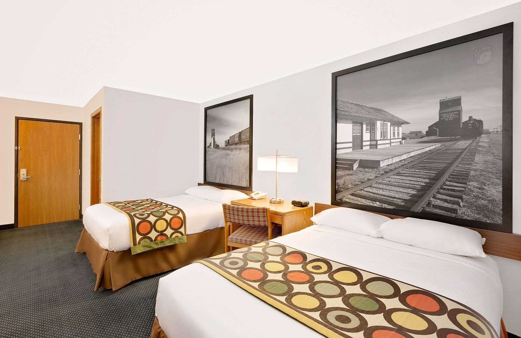 Artículos del minibar gratis y escritorio 