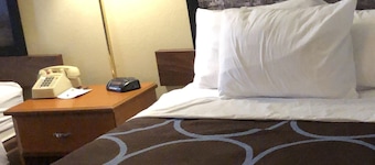 Super 8 by Wyndham Montgomery Maybrook