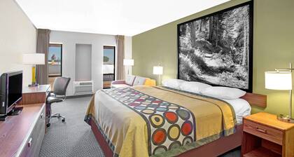 Super 8 by Wyndham Windsor/Madison North