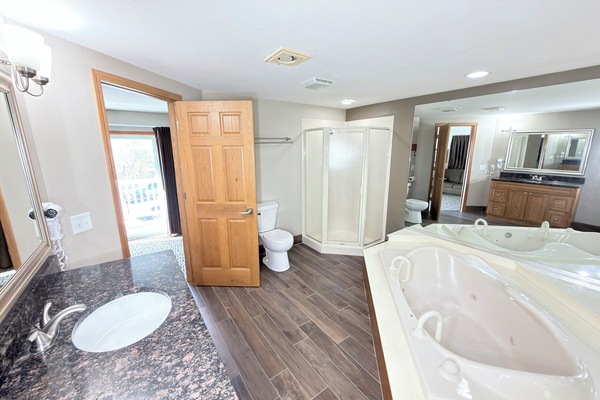 Deluxe Suite, 1 King Bed, Non Smoking, Jetted Tub | Individually decorated, individually furnished, laptop workspace