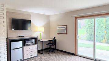 Suite, 1 kingsize bed, niet-roken, open haard | Individueel gedecoreerd, individueel gemeubileerd, een laptopwerkplek