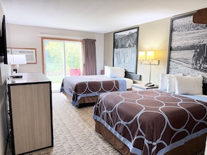 Individually decorated, individually furnished, laptop workspace - Baymont by Wyndham Platteville (Platteville)