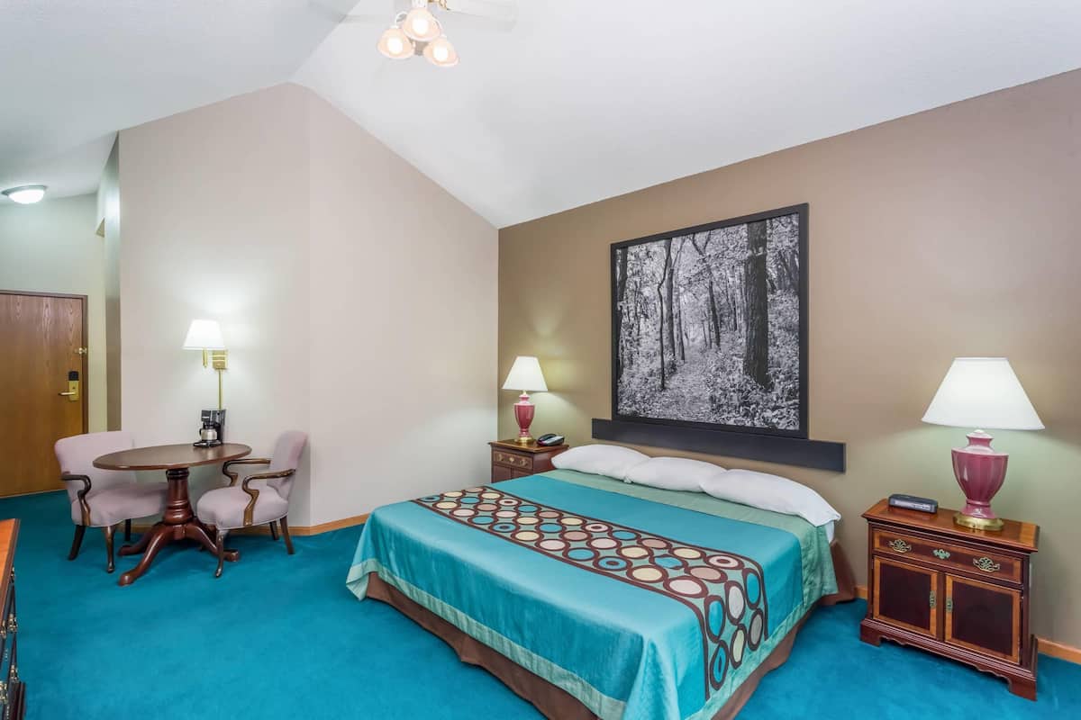 Suite, 1 King Bed, Non Smoking