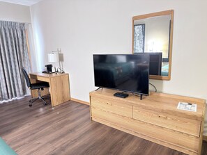 Camera, 2 letti queen, non fumatori | Con stile personalizzato, con arredamento individuale, postazione laptop