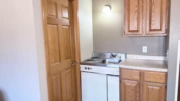 Efficiency, Kamer, 2 queensize bedden, niet-roken | Individueel gedecoreerd, individueel gemeubileerd, een laptopwerkplek