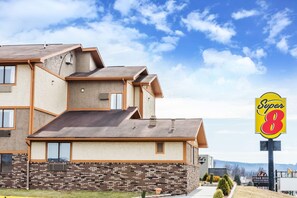 Exterior - Super 8 by Wyndham Bedford (Bedford)