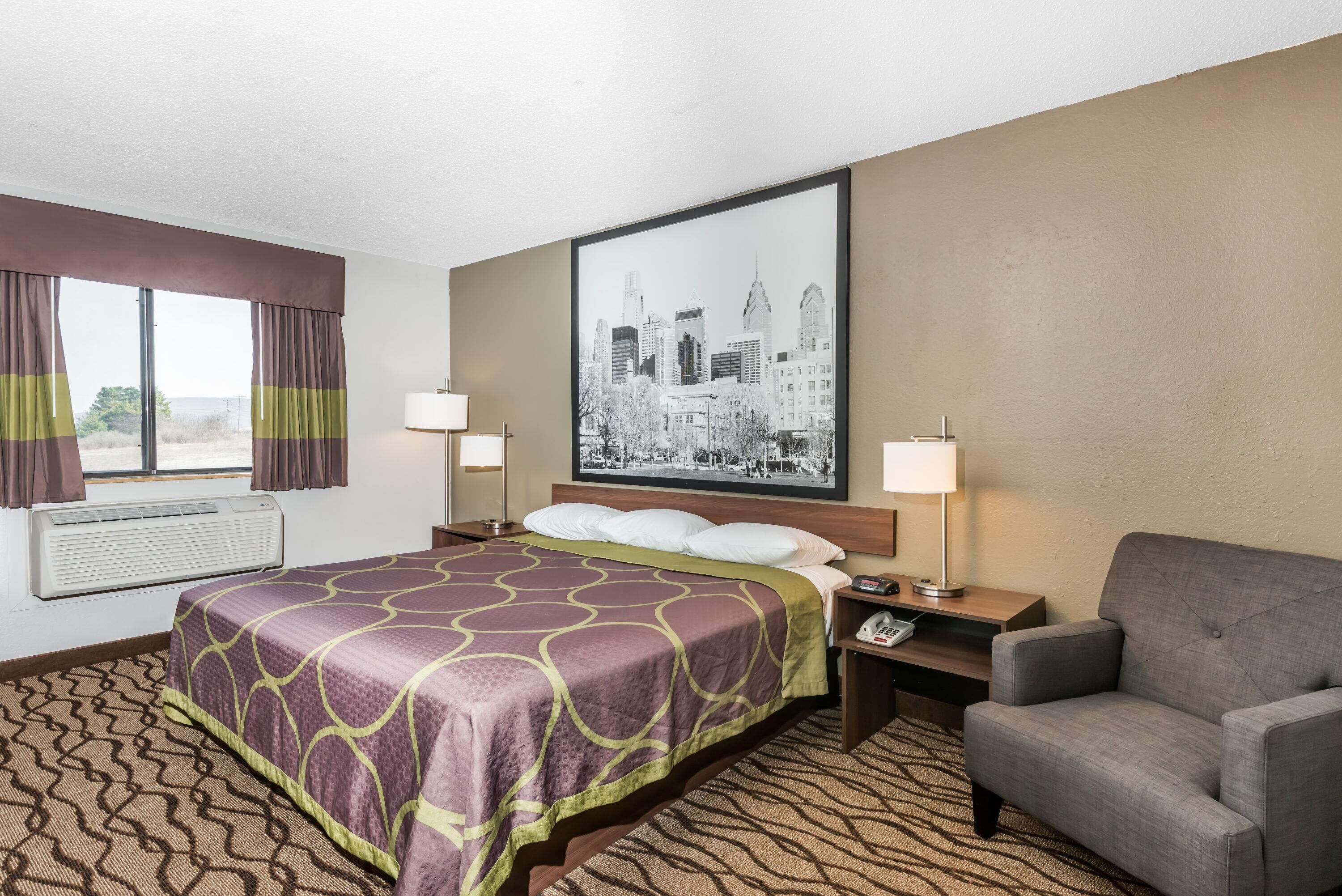 客房, 1 張特大雙人床, 非吸煙房 | 書桌、遮光布/窗簾、熨斗/熨衣板、免費無線上網