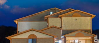 Super 8 by Wyndham Bedford