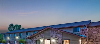 Super 8 by Wyndham Hartford WI