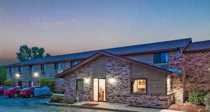 Super 8 by Wyndham Hartford WI