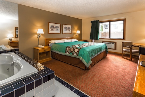 Super 8 by Wyndham Hartford WI