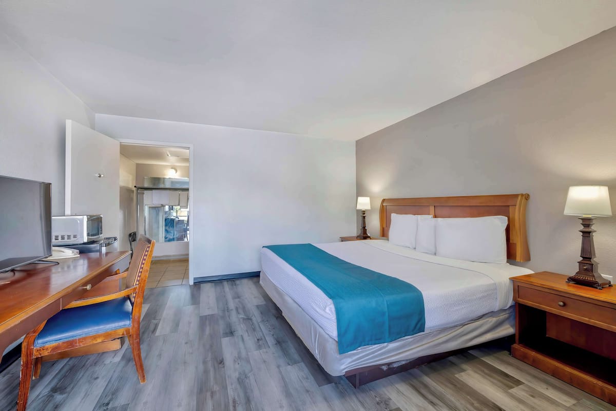 Strykjärn/strykbräda, gratis wi-fi, sängkläder och väckarklockor