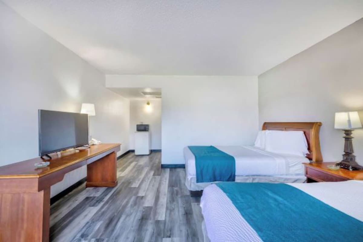 Iron/ironing board (on request), WiFi (free), alarm clocks, bed sheets