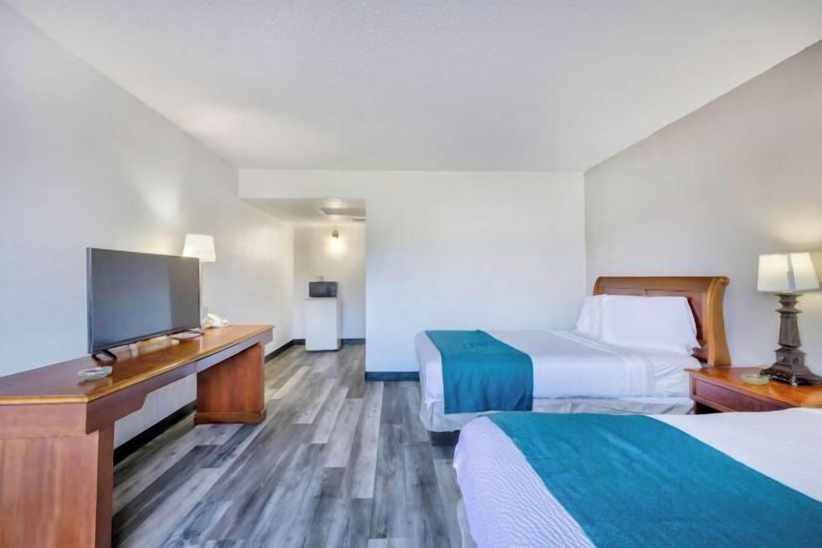 Iron/ironing board, free WiFi, bed sheets, alarm clocks
