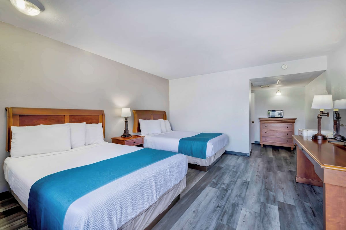 Strykjärn/strykbräda, gratis wi-fi, sängkläder och väckarklockor