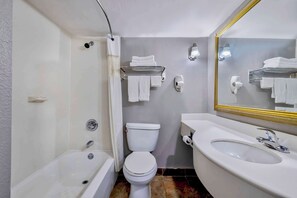 Gratis toalettartiklar, hårtork och handdukar