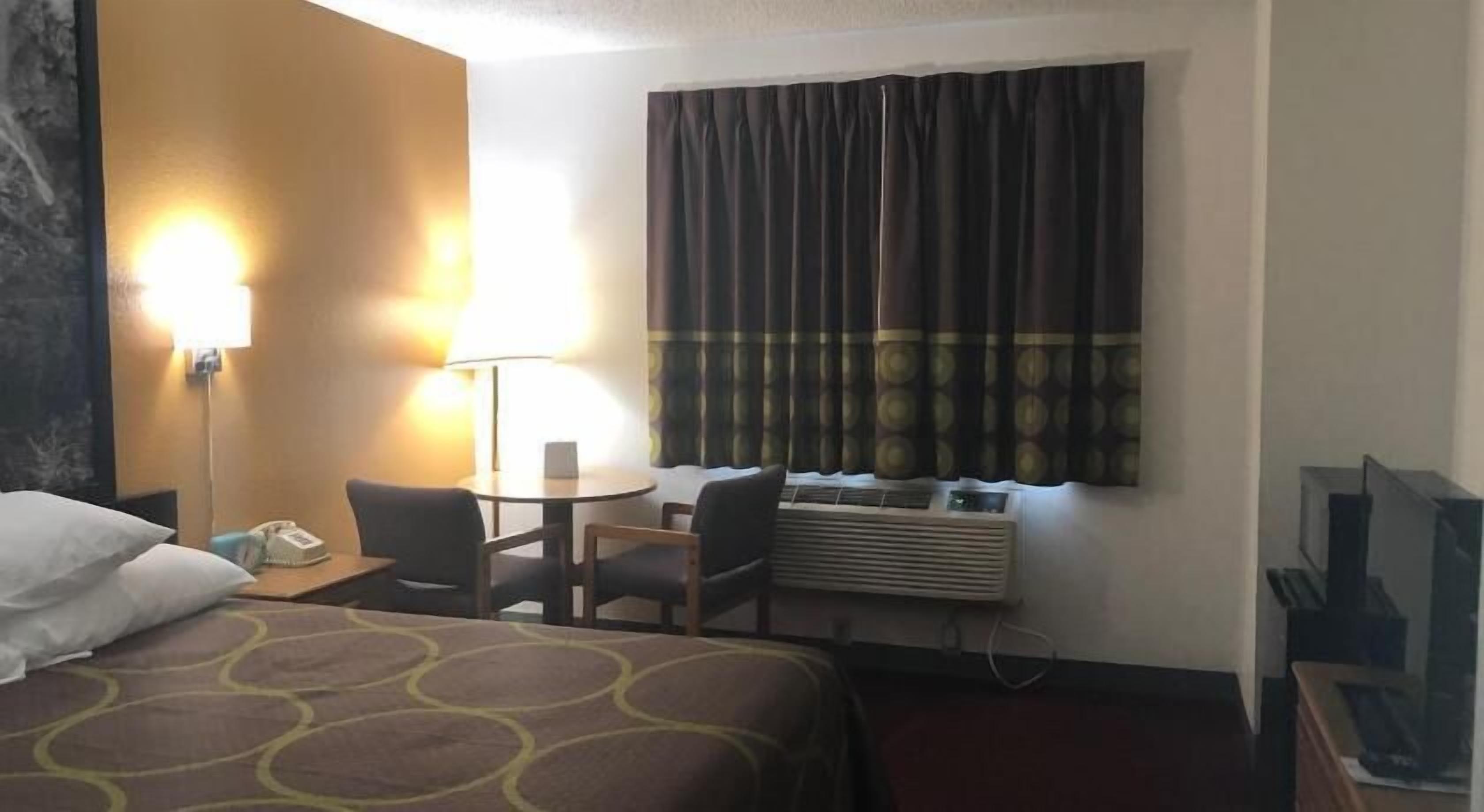 In-room safe, desk, WiFi, bed sheets