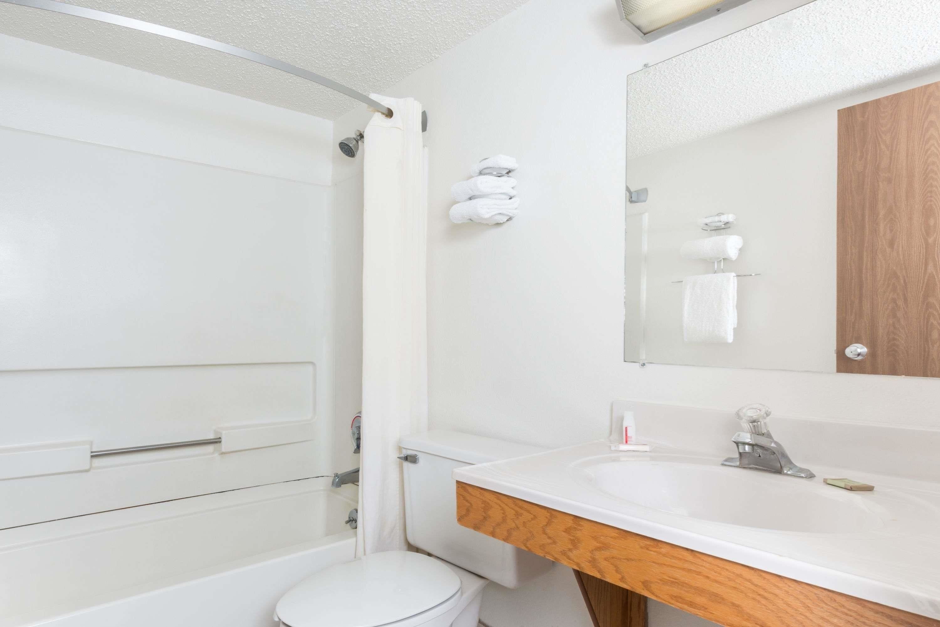 In-room safe, desk, free WiFi, bed sheets