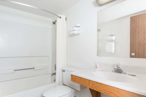 Coffres-forts dans les chambres, bureau, Wi-Fi gratuit, draps fournis