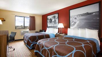 Escritorio, cortinas opacas, cunas gratuitas y wifi gratis