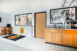 Lobby - Super 8 by Wyndham Chester/Richmond Area (Chester)