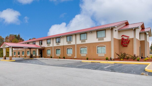 A hotel with a red roof, multiple windows, and a sign reading 'Red Roof Inn'. - Red Roof Inn Franklin, KY (Franklin)
