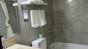 Combined shower/bathtub, free toiletries, hair dryer, towels