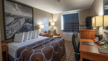 Quarto, 1 cama King | Cofres nos quartos, escrivaninha, cortinas blackout, Wi-Fi de cortesia