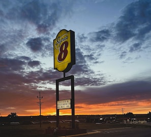 Exterior - Super 8 by Wyndham Miles City (Miles City)