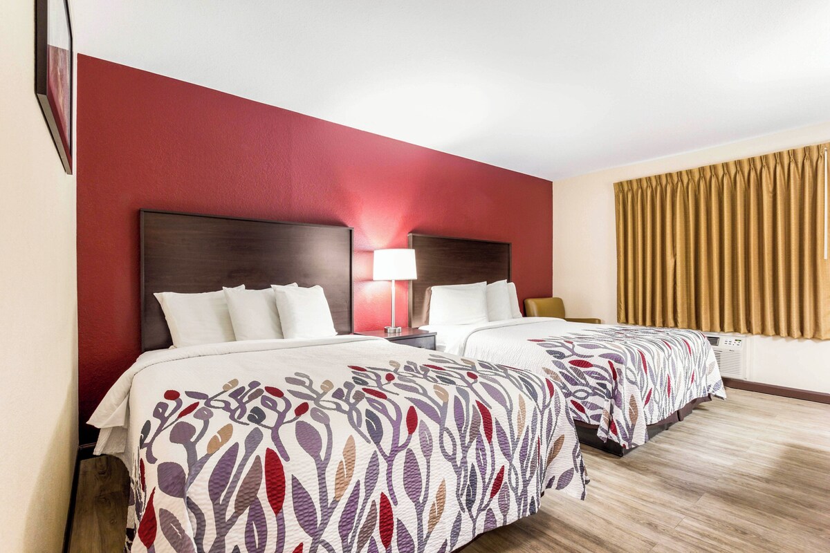 Standard Room, 2 Queen Beds, Non Smoking | WiFi (free), bed sheets