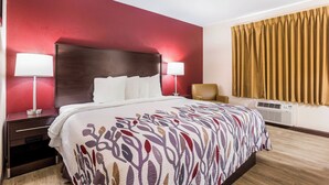 Standard Room, 1 King Bed, Non Smoking | WiFi (free), bed sheets - Red Roof Inn Dry Ridge (Dry Ridge)
