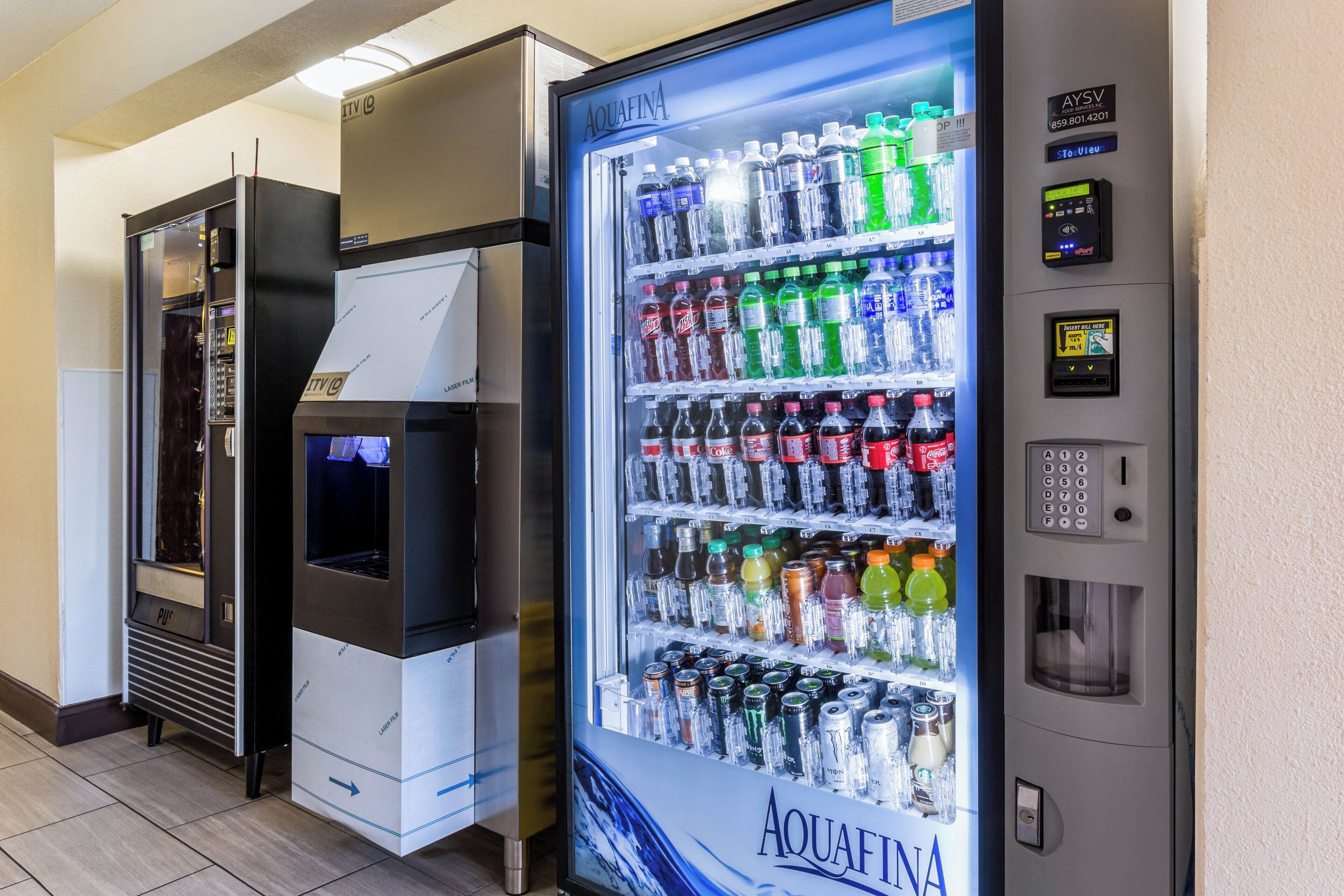 Máquina expendedora con diversas bebidas e impresora de película láser.