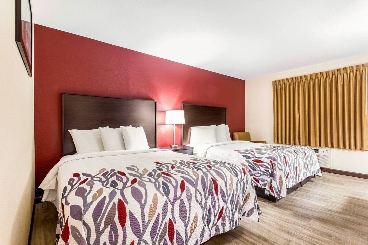 Standard Room, 2 Queen Beds, Non Smoking | WiFi (free), bed sheets