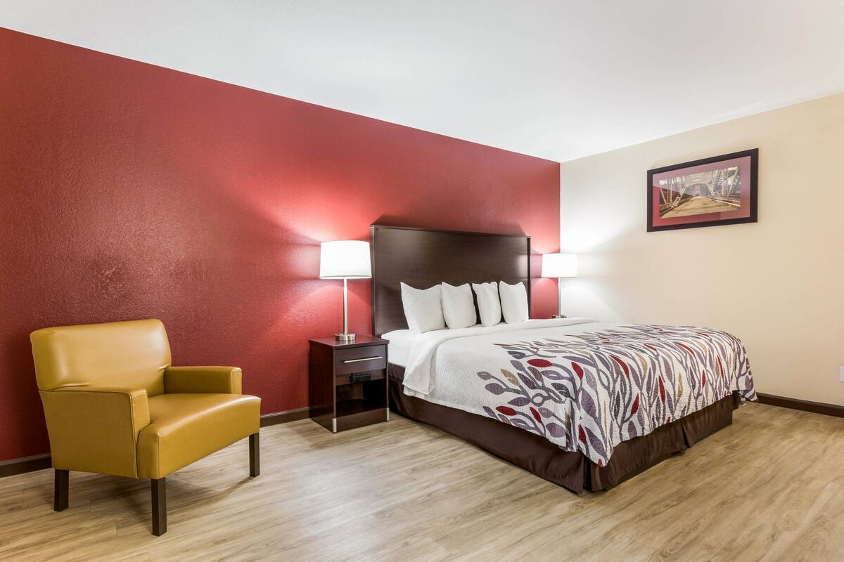 WiFi (free), bed sheets