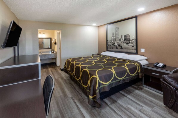 Standard Room, 1 King Bed | Desk, laptop workspace, iron/ironing board, free WiFi - Super 8 by Wyndham Tulsa/Arpt/St Fairgrounds (Tulsa)