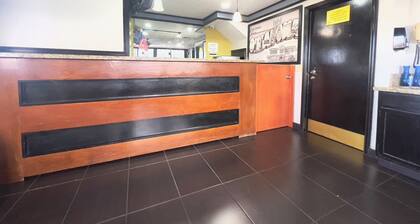 Economy Suites - Fairgrounds