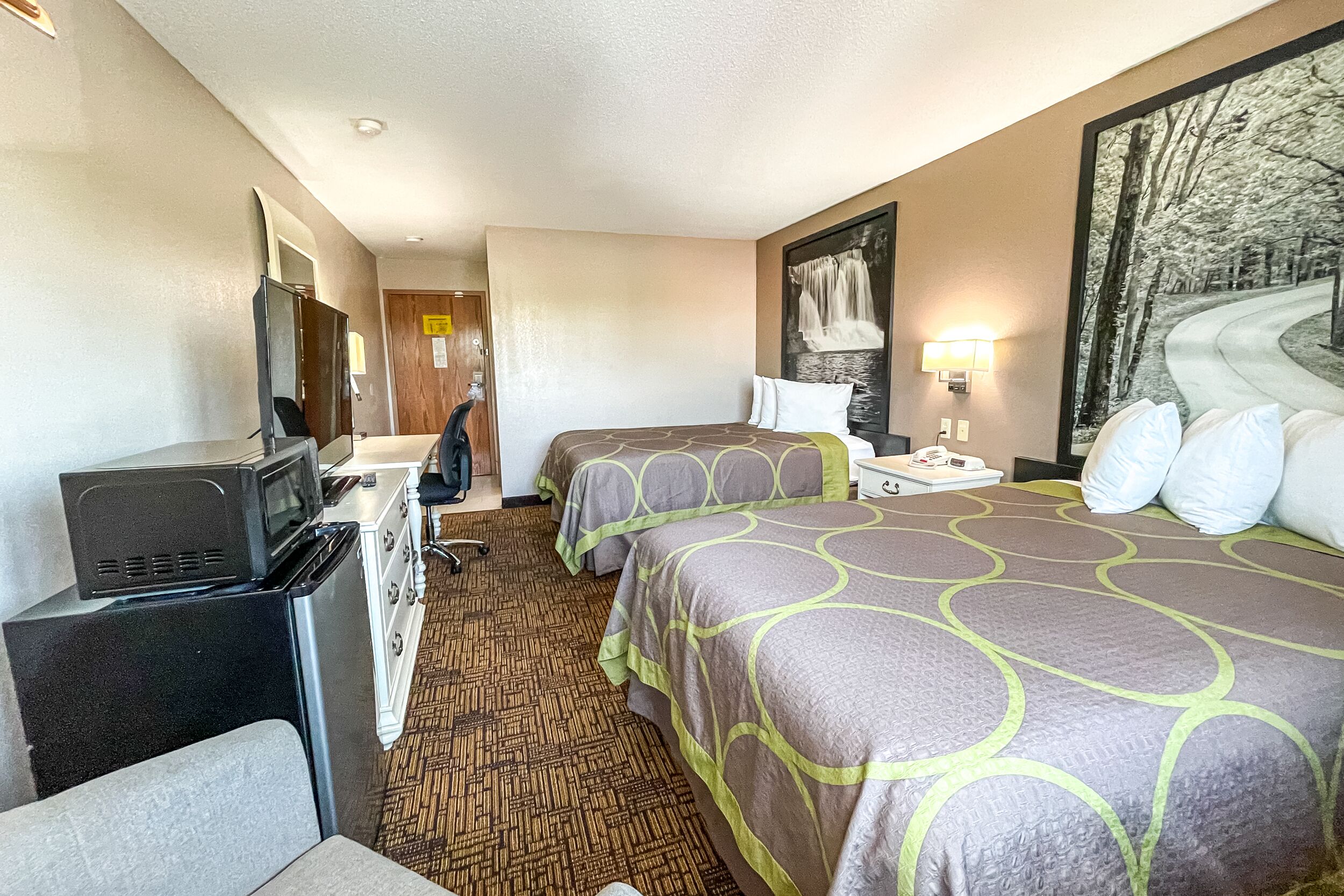 Photo - Super 8 by Wyndham Indianapolis Emerson