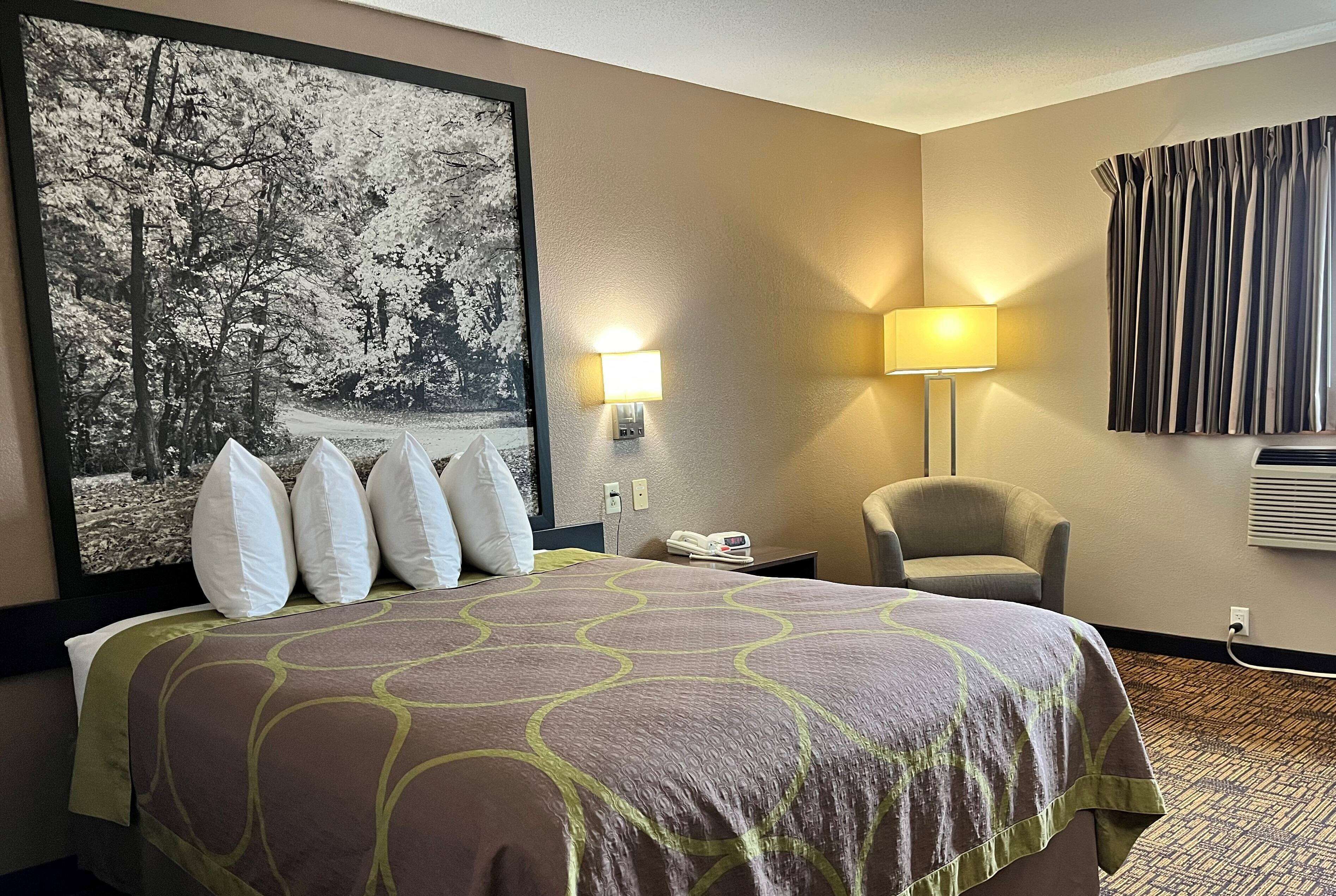 Photo - Super 8 by Wyndham Indianapolis Emerson