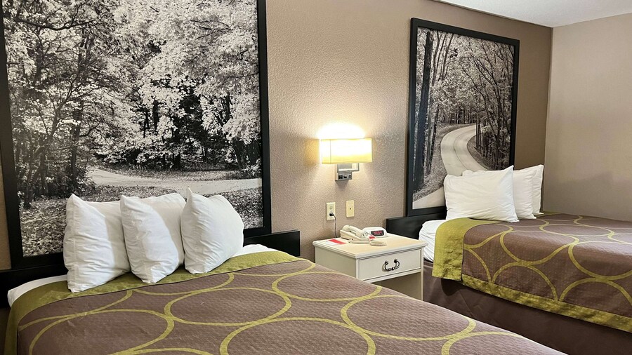 Super 8 by Wyndham Indianapolis/Emerson Ave