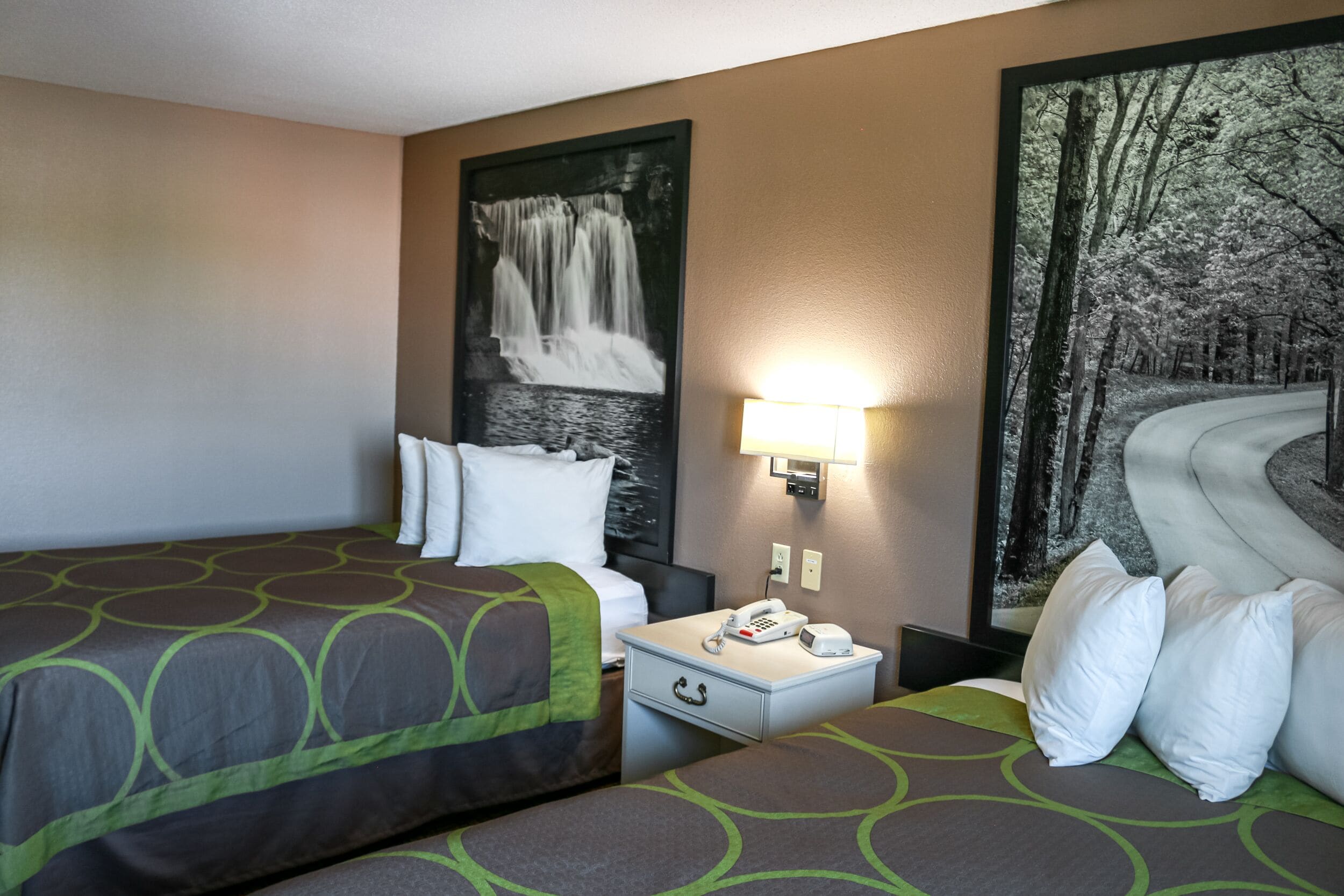 Photo - Super 8 by Wyndham Indianapolis Emerson
