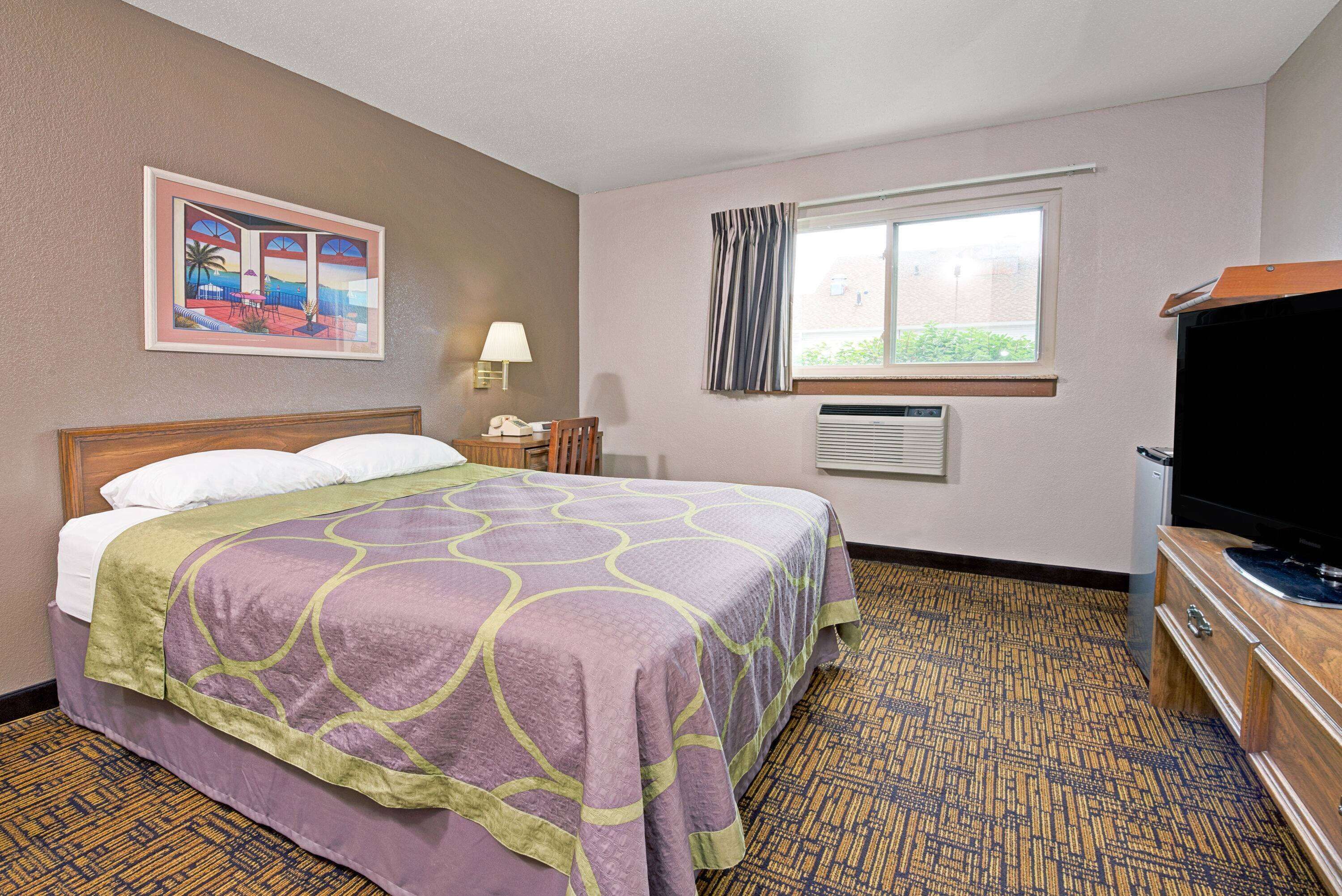 Photo - Super 8 by Wyndham Indianapolis Emerson