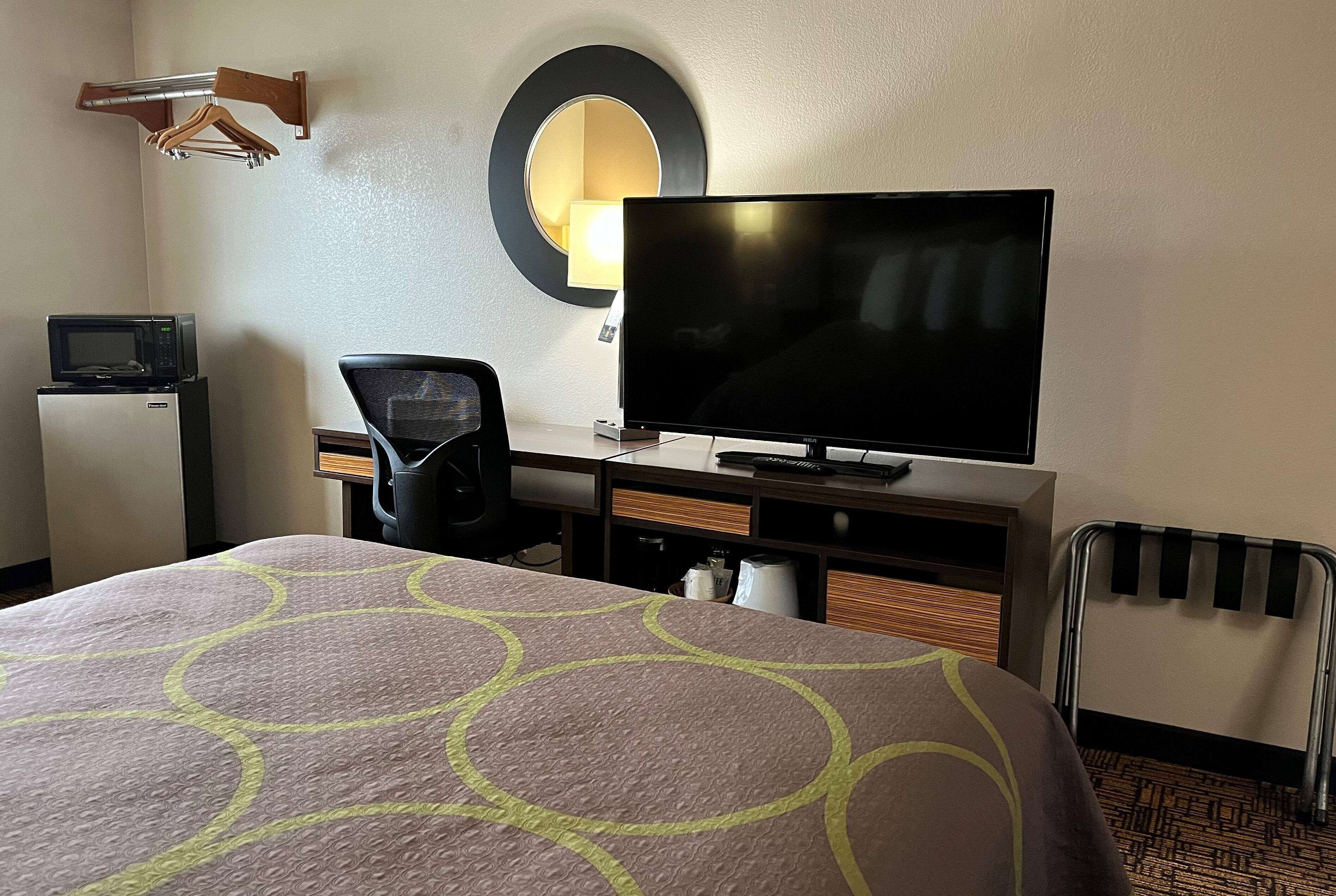 Photo - Super 8 by Wyndham Indianapolis Emerson