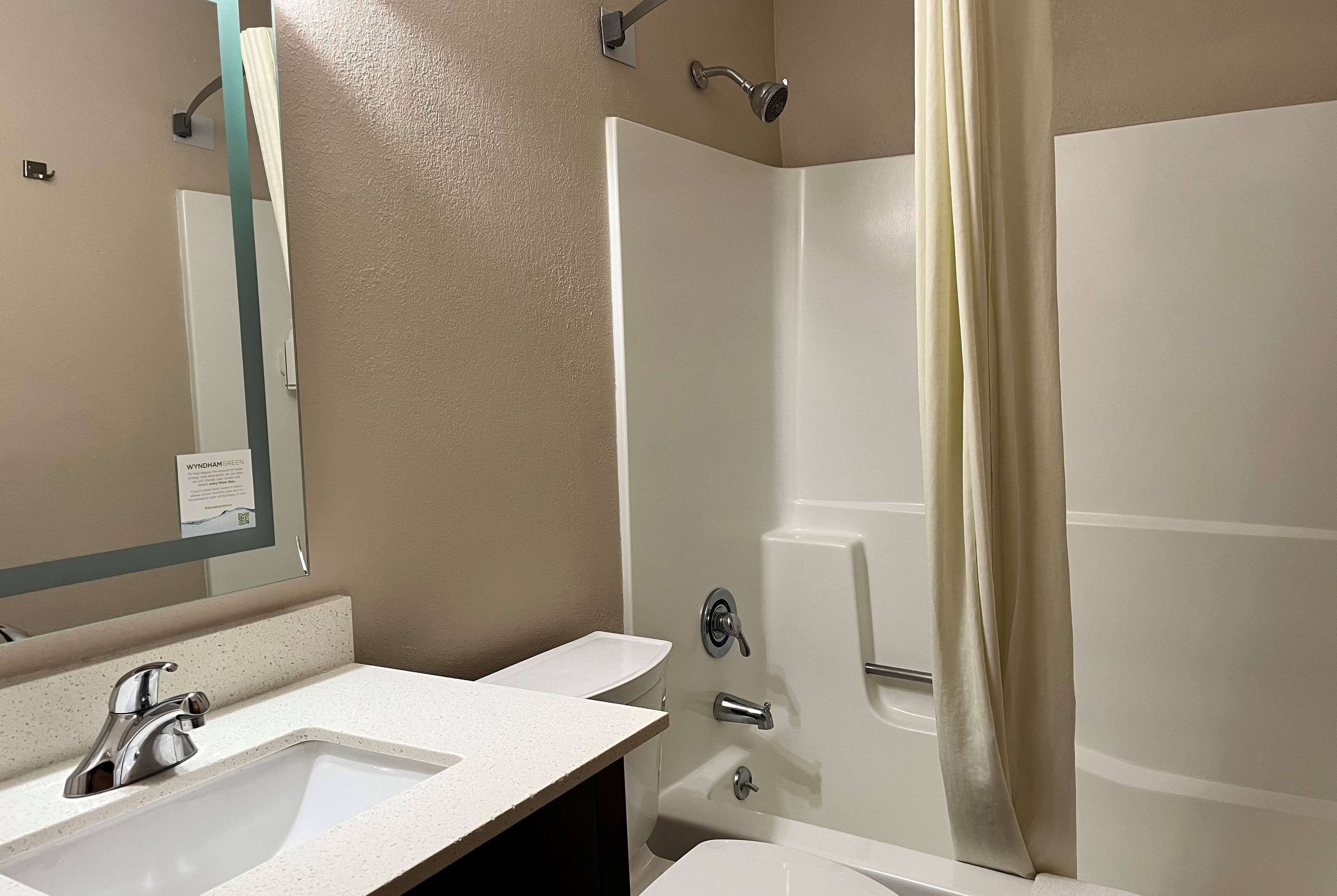 Photo - Super 8 by Wyndham Indianapolis Emerson