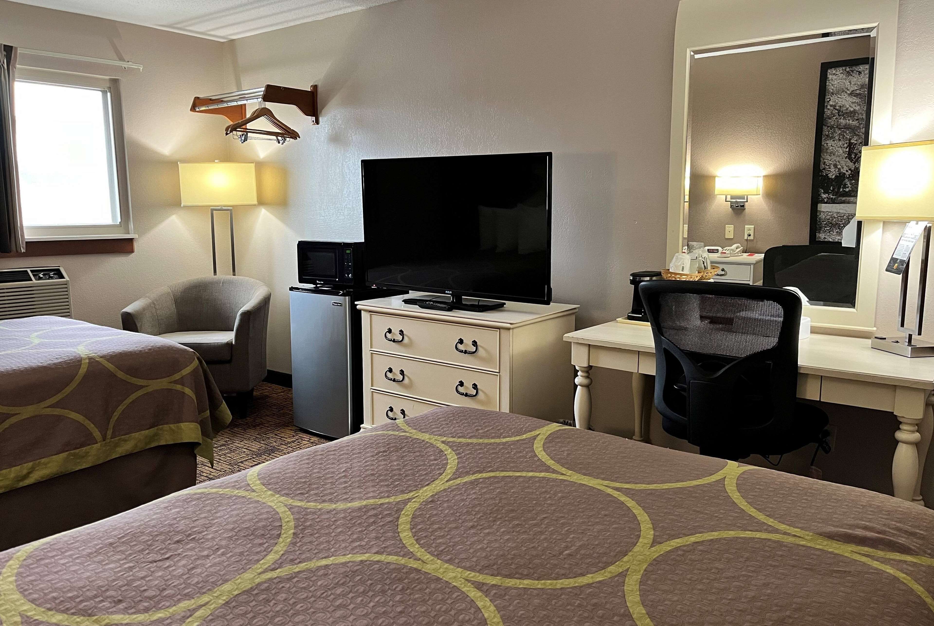 Photo - Super 8 by Wyndham Indianapolis Emerson