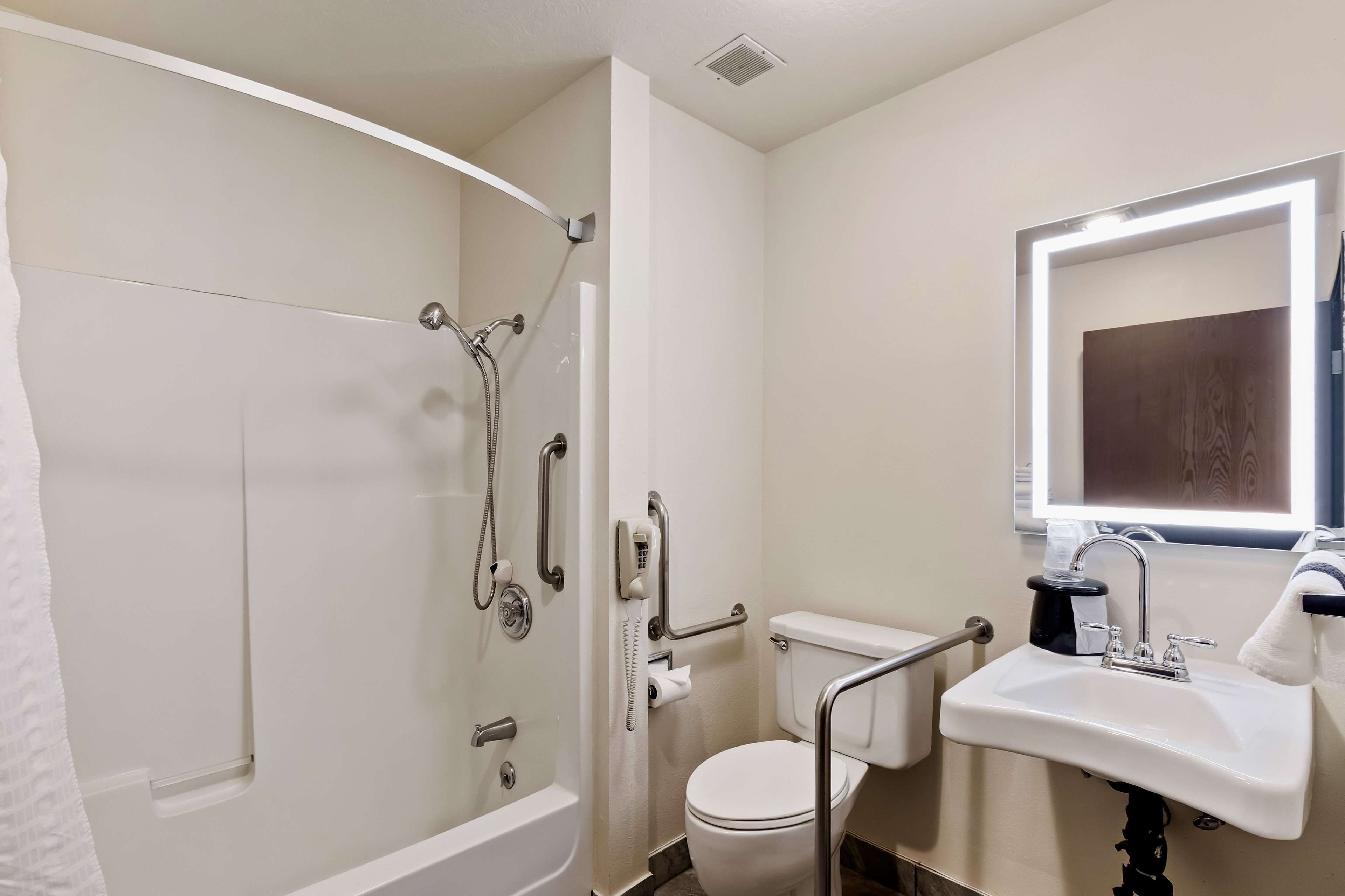 standard room, multiple beds, accessible, bathtub | bathroom | combined shower/bathtub, hair dryer, towels