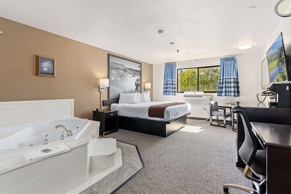 Suite, 1 cama King size, para no fumadores, hidromasaje (Walk-in Shower) | Tabla de planchar con plancha, cunas gratuitas y camas extra