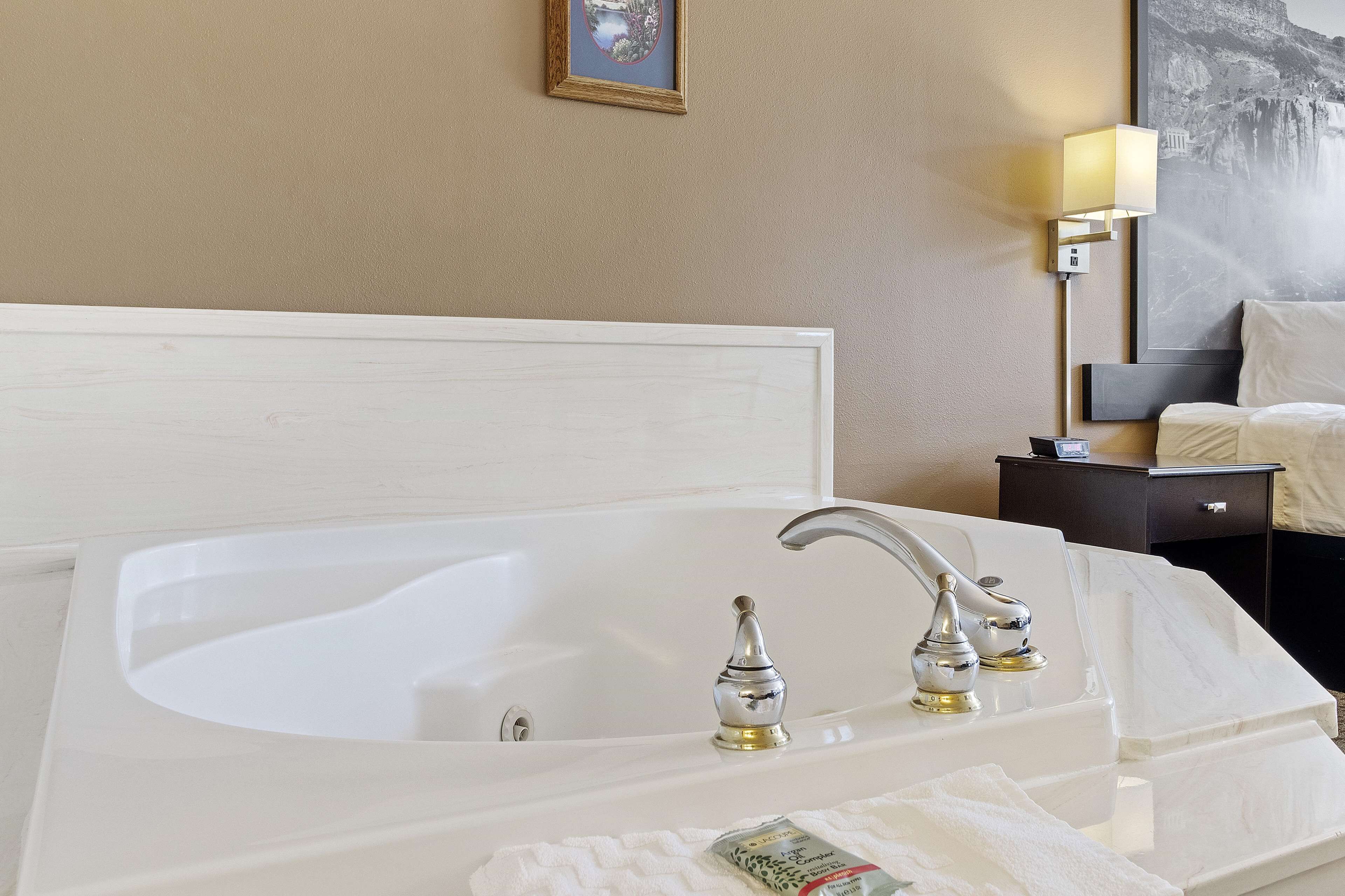 suite, 1 king bed, non smoking, jetted tub (walk-in shower) | 1 bedroom, iron/ironing board, free cots/infant beds, rollaway beds